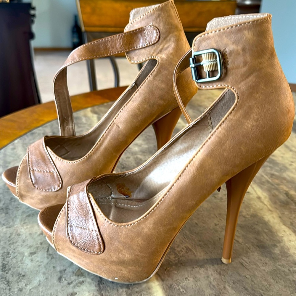 Camel brown Leather Stiletto Heels with ankle strap and silver buckle